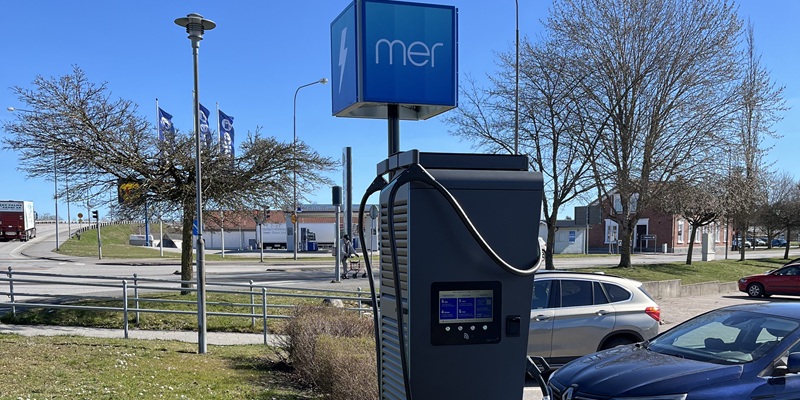 Snabbladdstationer från Mer